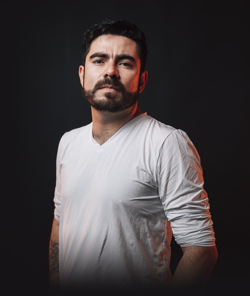 Retrato de Oscar Castaño Chavez, músico y productor musical